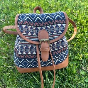 Small woven carrying bag